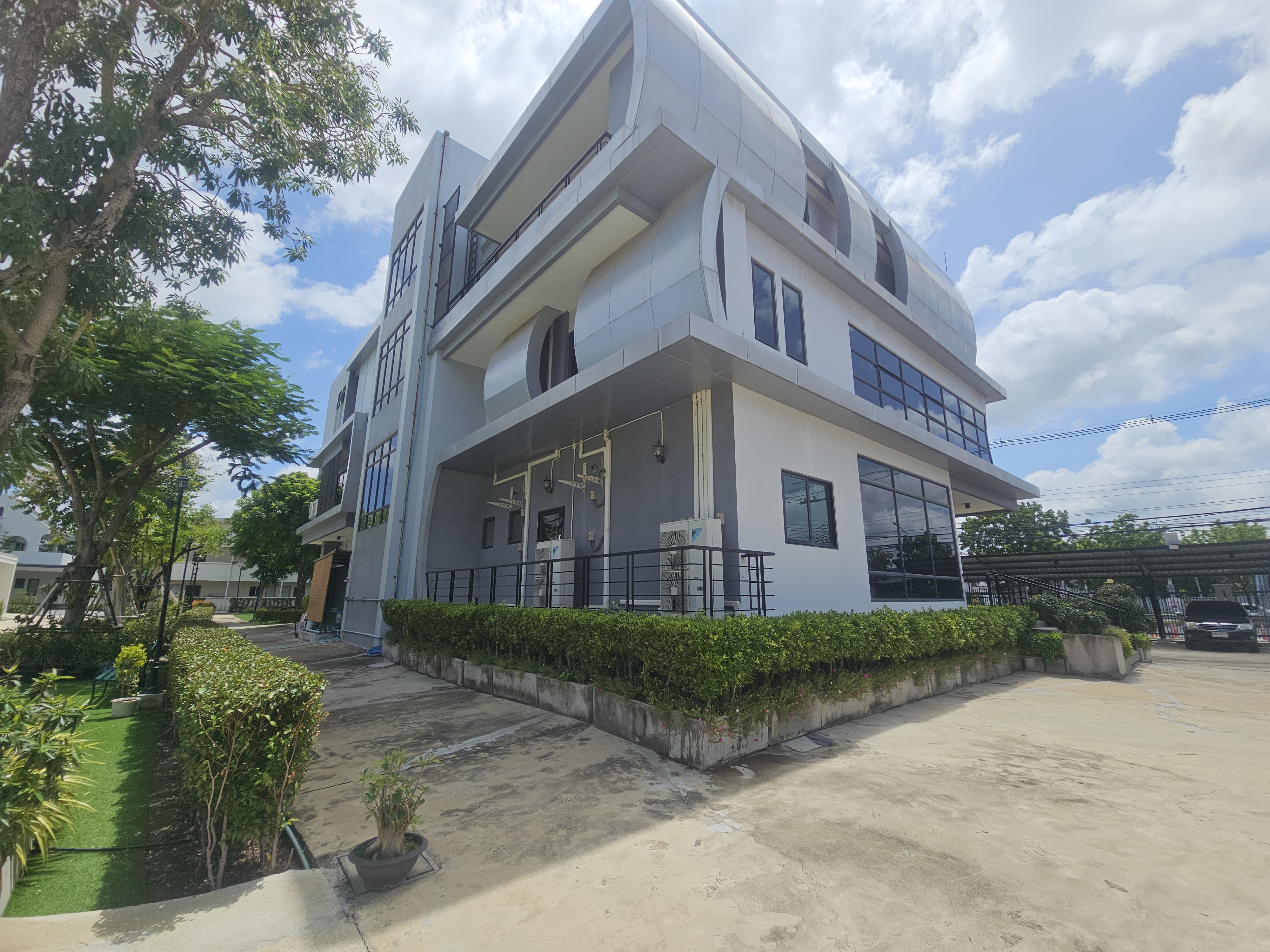 ให้เช่า! สำนักงาน 3 ชั้น + หอพักพนักงาน พุทธมณฑลสาย 1 (เนื้อที่ 2 ไร่)